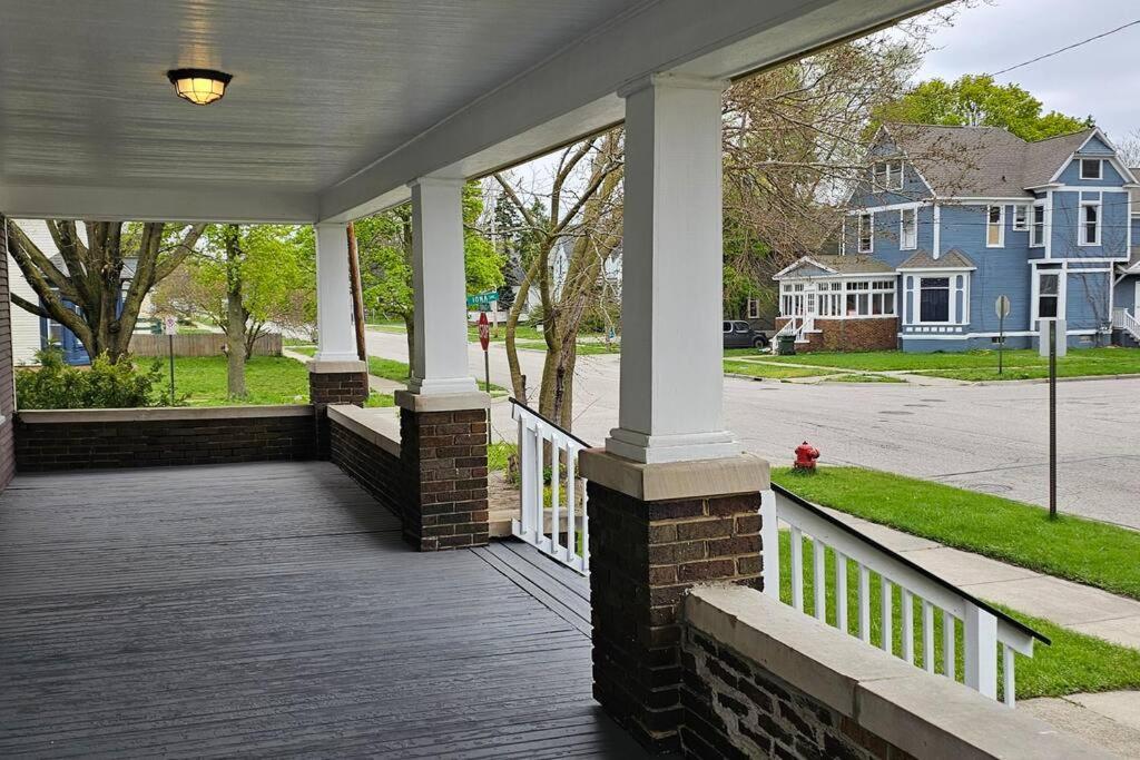 Terrace House Lägenhet Muskegon Exteriör bild